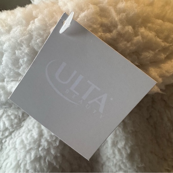Ulta Beauty Cream Sherpa Wrap - Picture 3 of 7